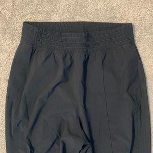 Lululemon Black Lifghtweight Jogger sz 4